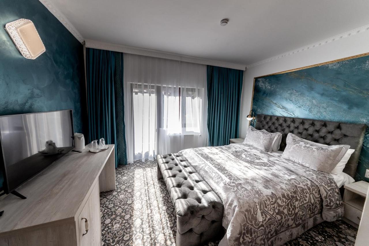 Suru Hotel & Restaurant Буштени Экстерьер фото