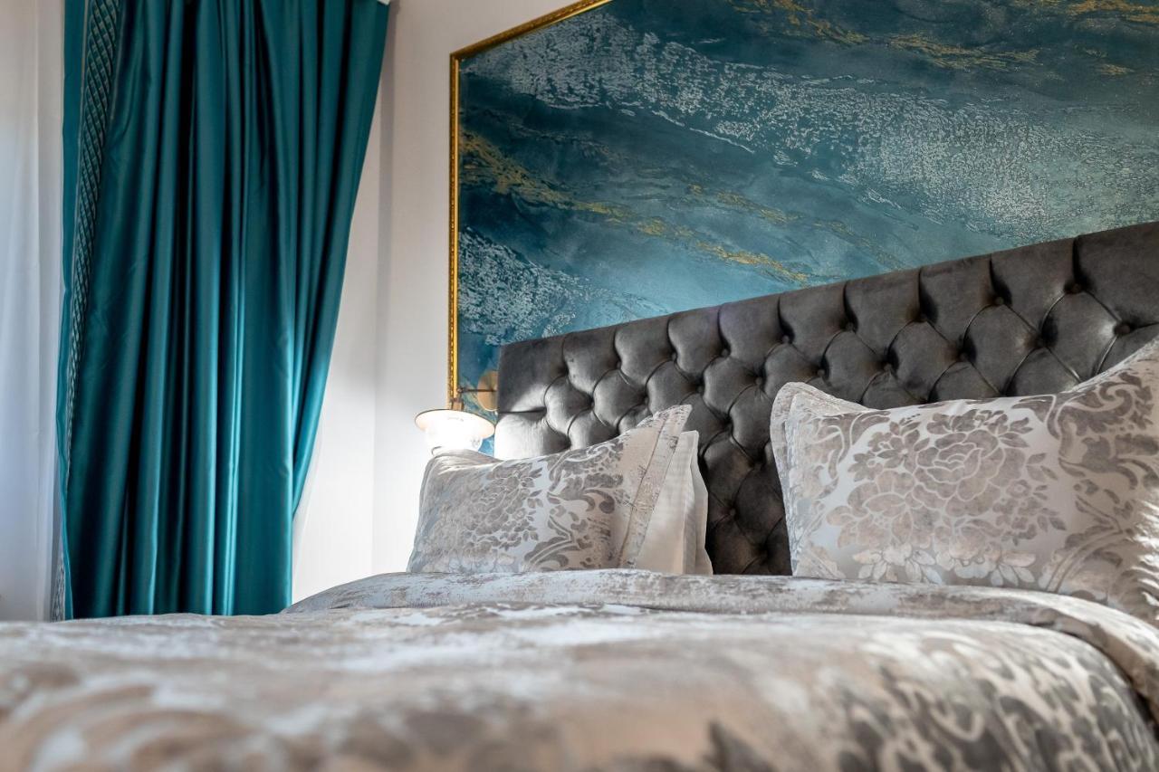 Suru Hotel & Restaurant Буштени Экстерьер фото