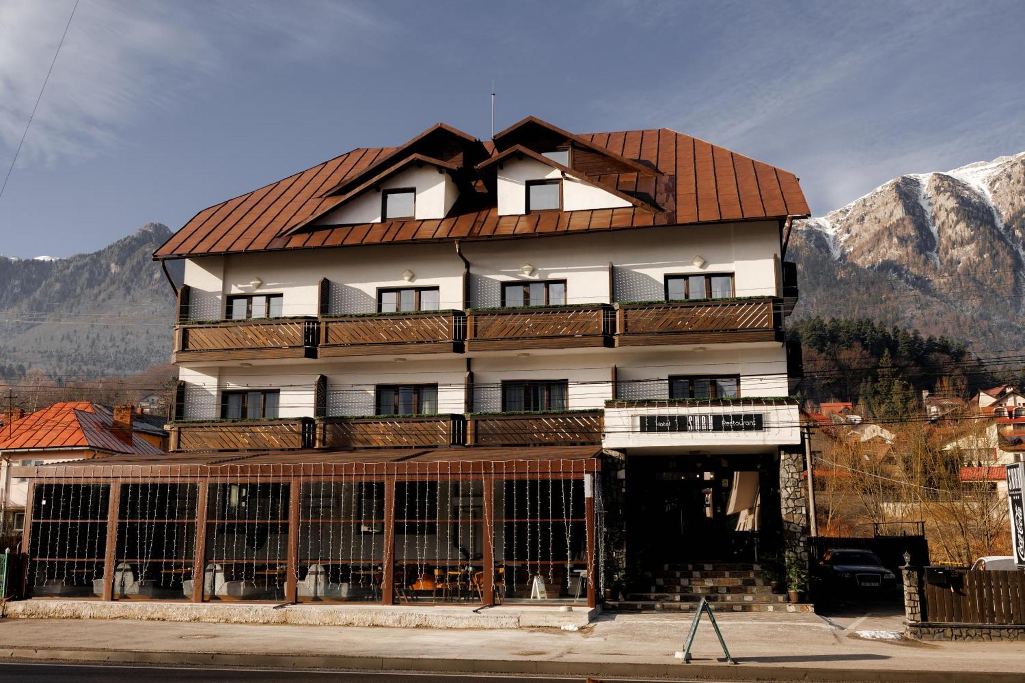 Suru Hotel & Restaurant Буштени Экстерьер фото